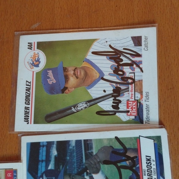 Autographed Rookie BB CARDS - Picture 4 of 5